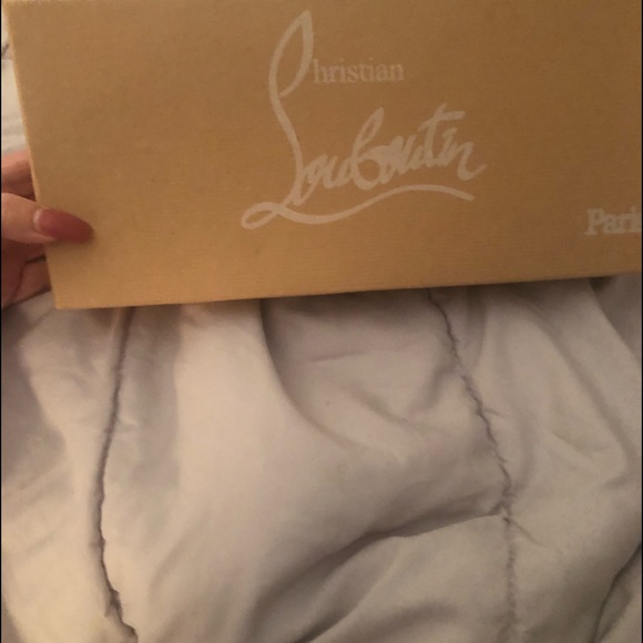 Turn heads stepping out in your new Christian Louboutin Pigalle black flats. - Picture 2 of 11